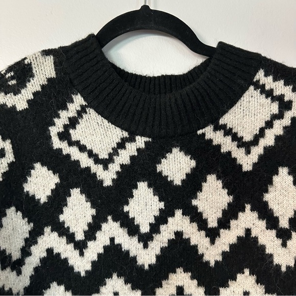 H&M Women’s Long Sleeve Black & Cream Crewneck Wool Blend Aztec Tunic Sz L GUC - Picture 3 of 7